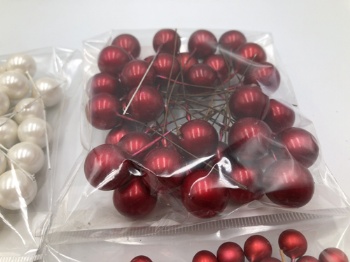 berry pick in polybag  red & white