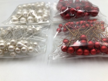 berry pick in polybag  red & white