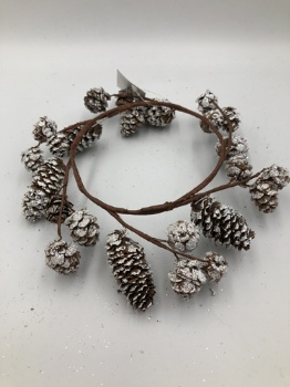 Grey berry + pinecone wreath d=22cm