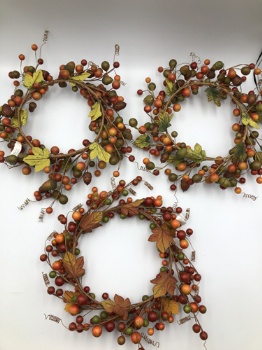 1.8cm mixed berry + leaves wreath 25x25x5cm （3 style)