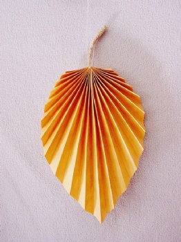 Paper Leaf Hanger